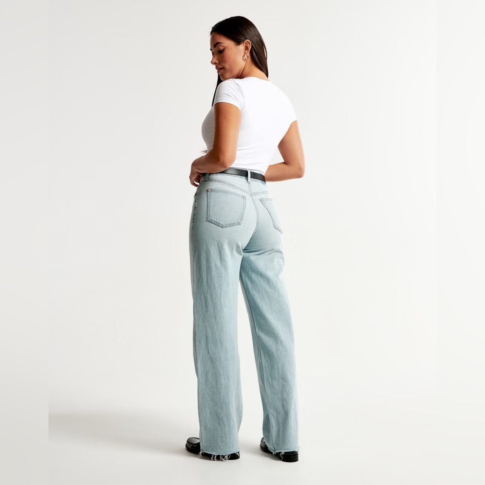 Abercrombie Curve Love High Rise Loose Jean - Picture 4 of 6